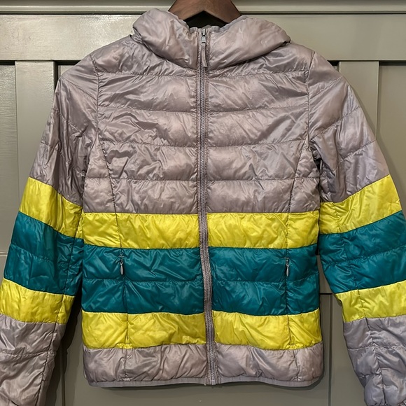 UNIQLO Ultra Light Down Puffer Jacket Coat Hooded Silver Yellow Green Sz Small - Picture 3 of 7